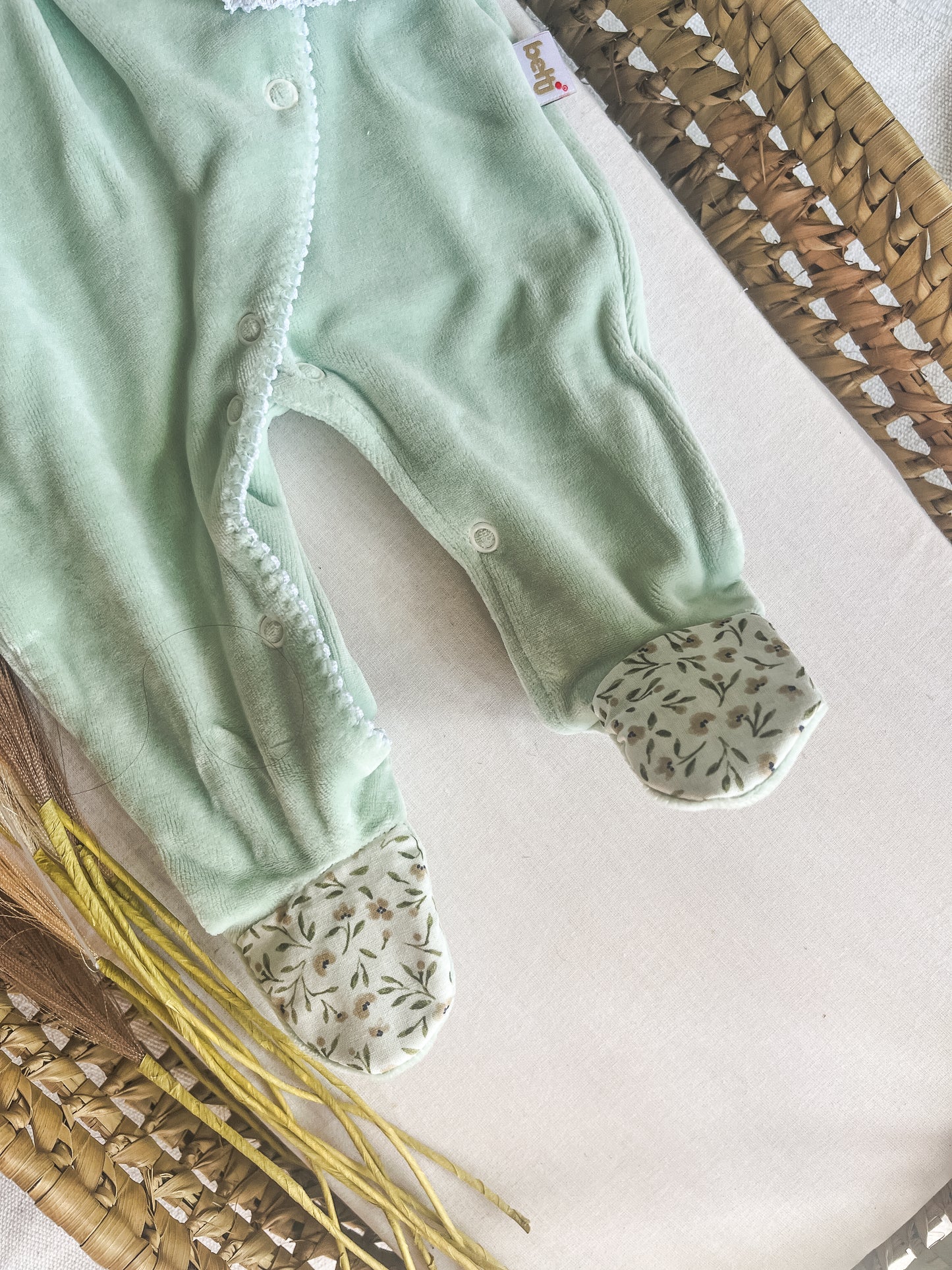 Babygrow de veludo bebé verde