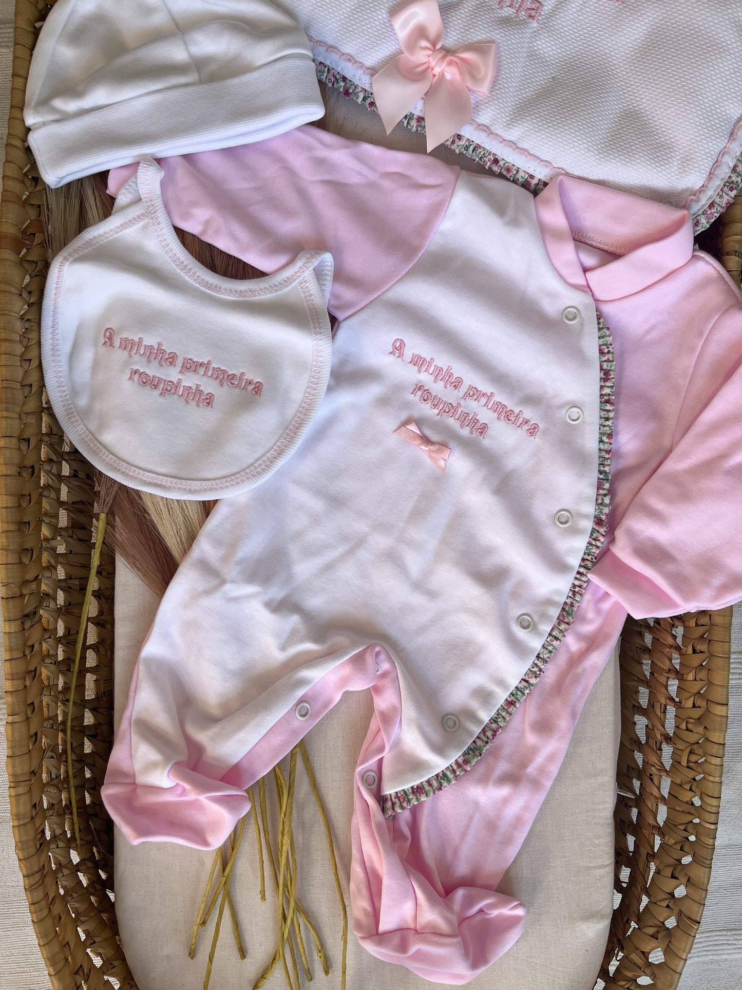 Conjunto de primeira roupinha bebé rosa