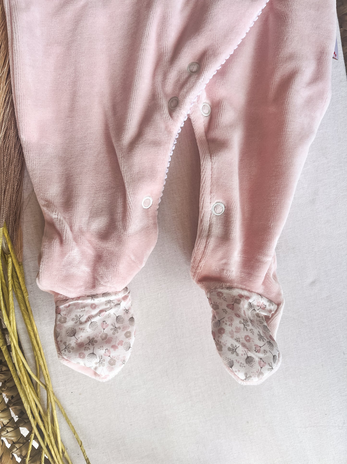 Babygrow de veludo bebé rosa