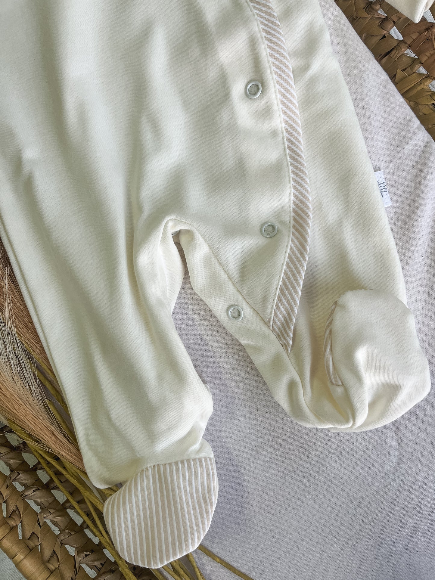 Babygrow de algodão bebé branco pérola
