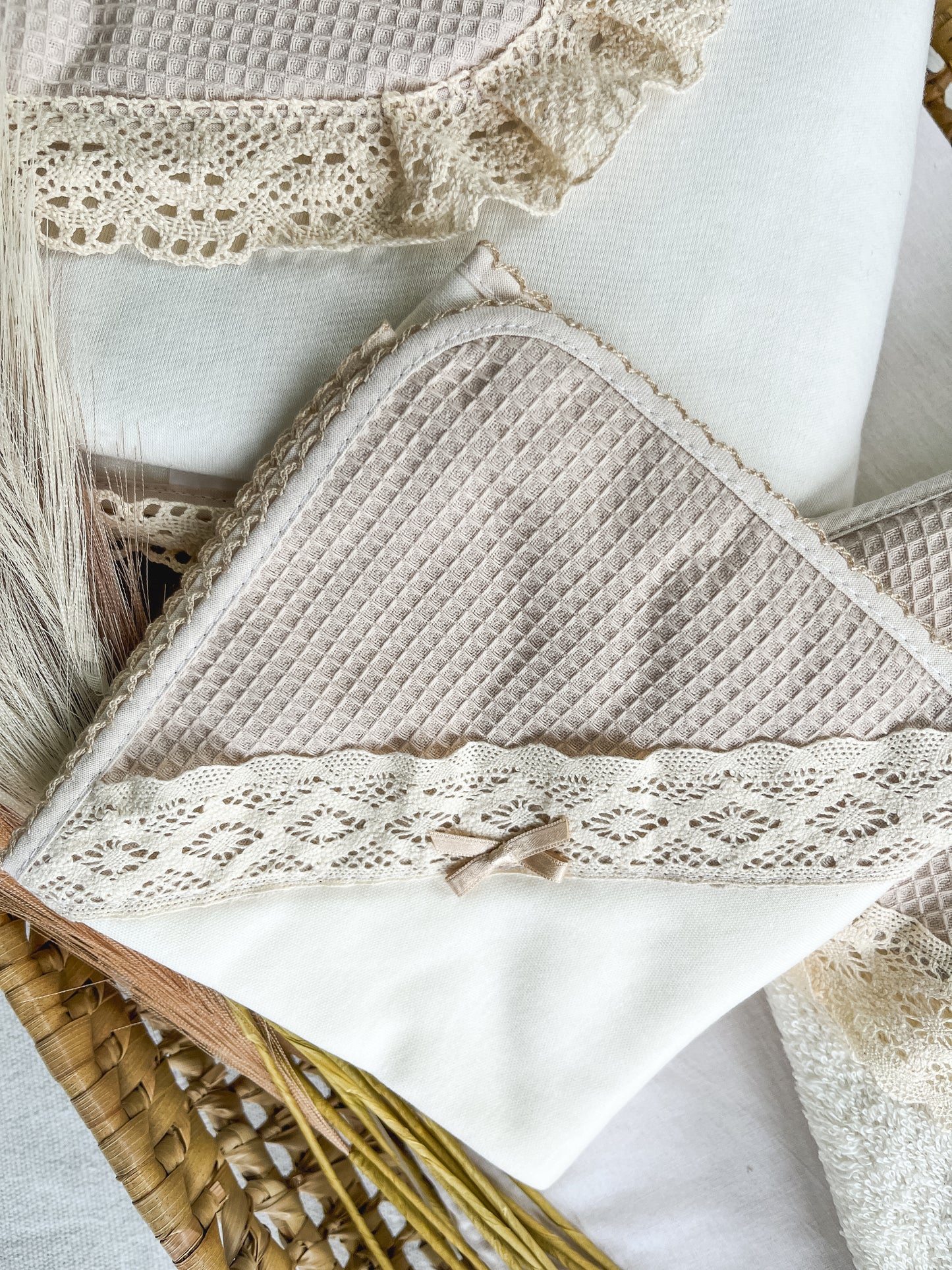 Conjunto de manta, fralda e toalha bege bebé personalizável com nome