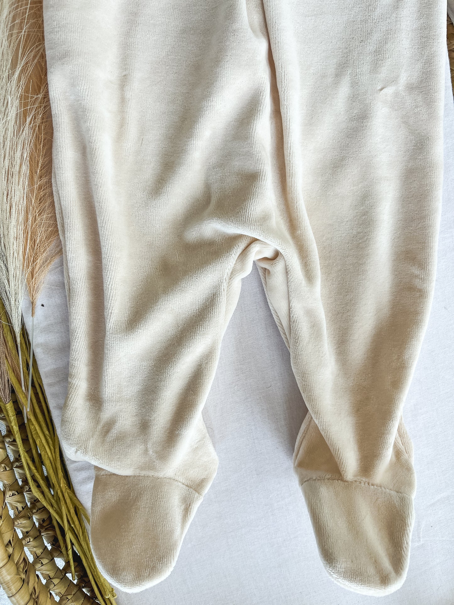 Babygrow de veludo bebé bege