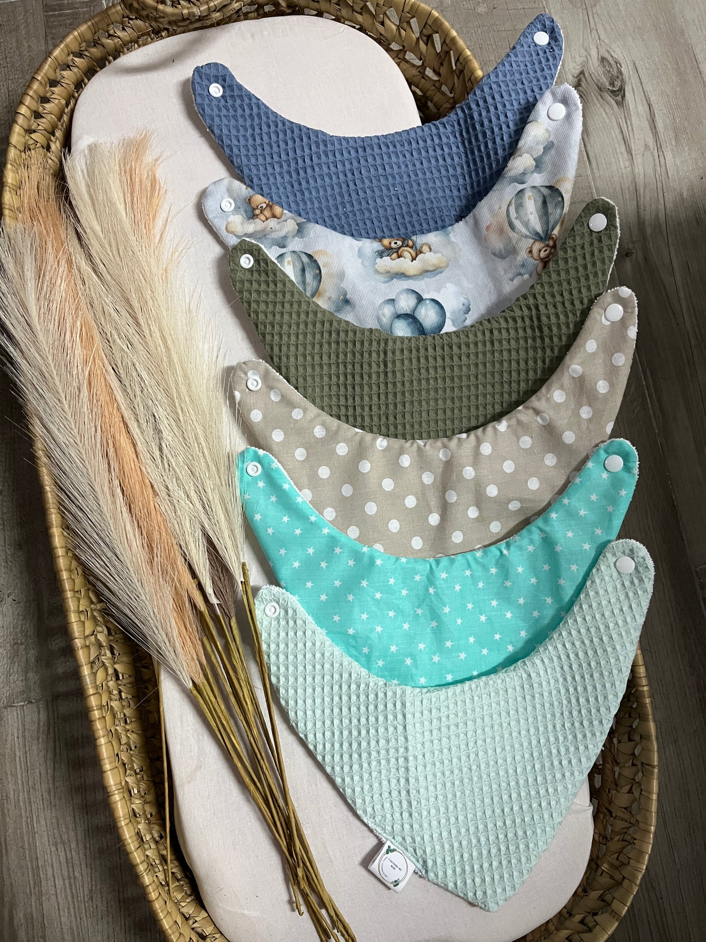 Pack de 3 babetes impermeáveis bandana personalizável com nome vários padrões