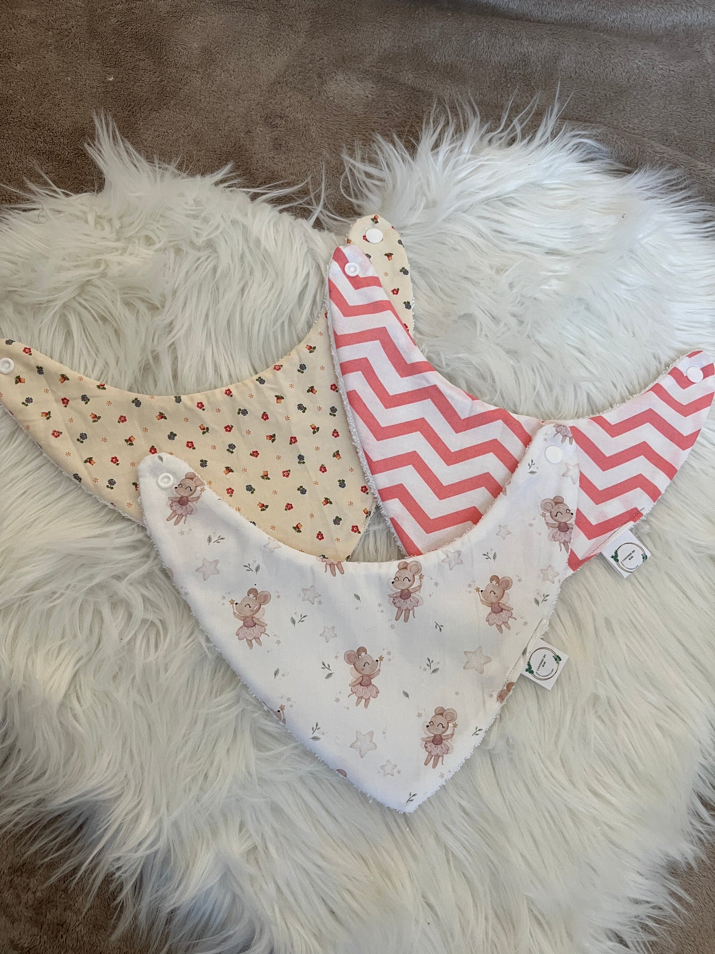 Pack de 3 babetes impermeáveis bandana personalizável com nome vários padrões