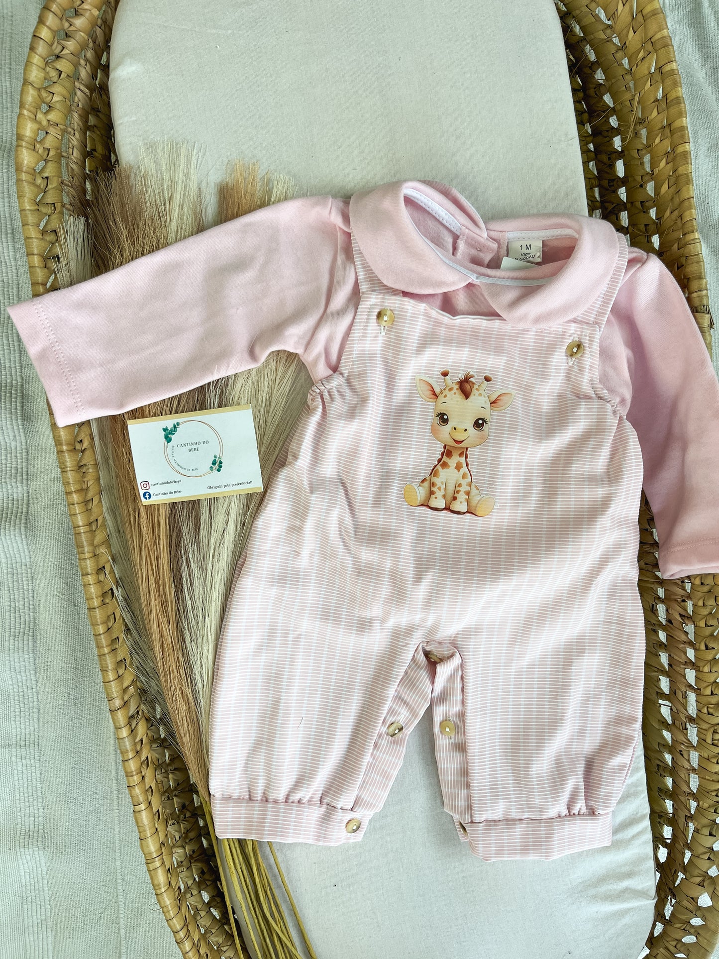 Conjunto de jardineira e camisola bebé rosa