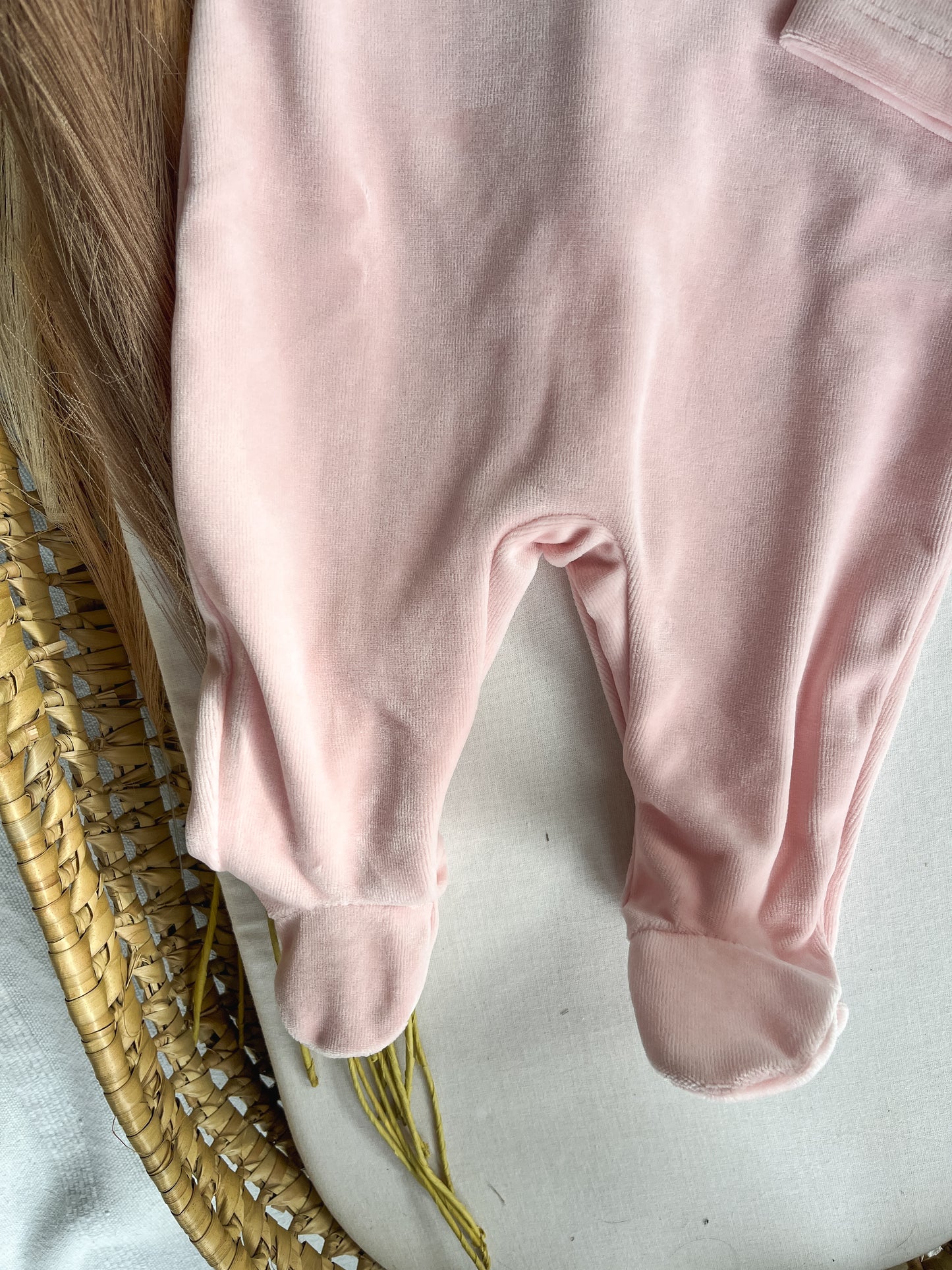 Babygrow de veludo bebé rosa velho personalizável com nome