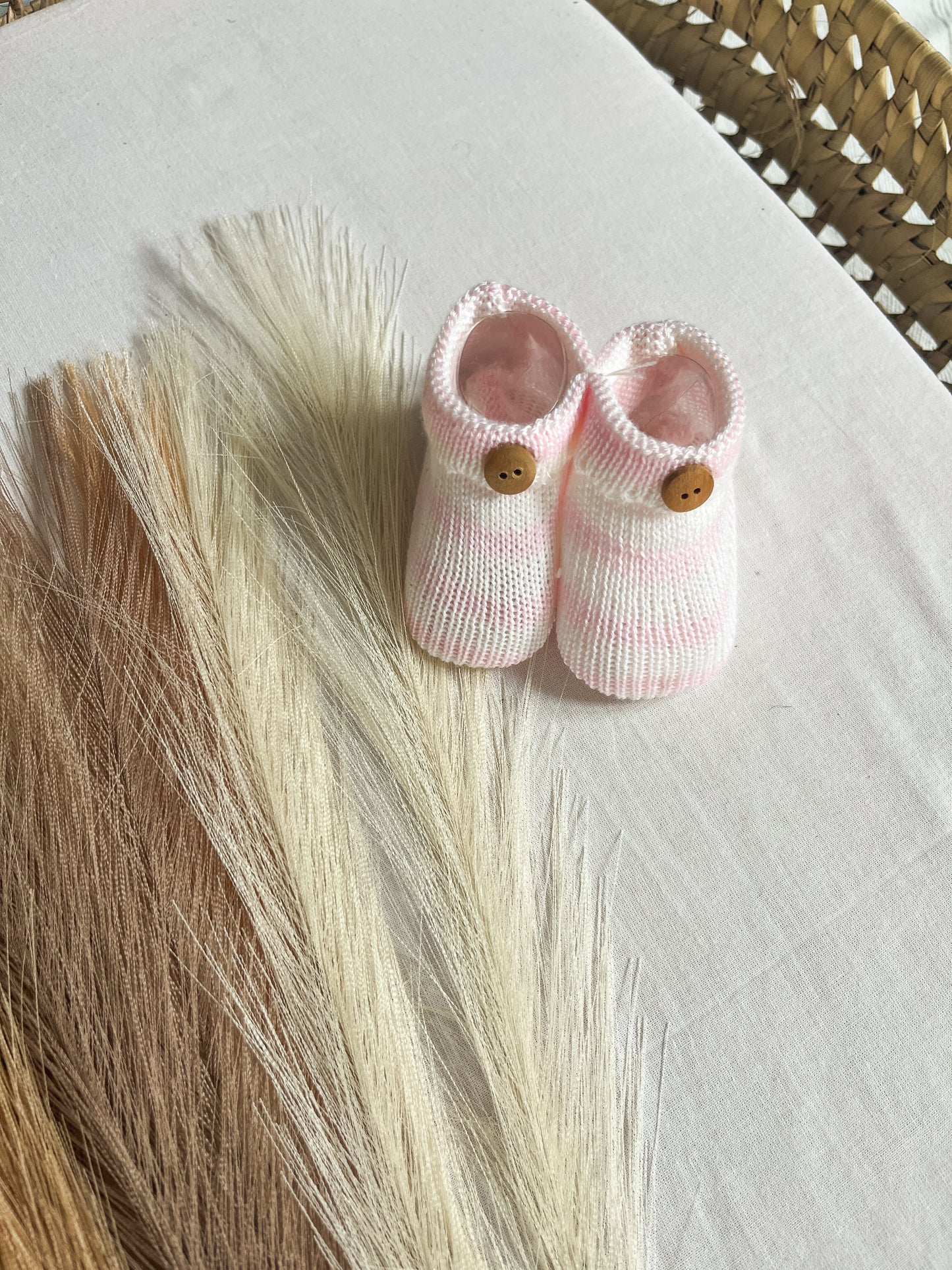 Carapins/ sapatinhos de malha bebé rosa
