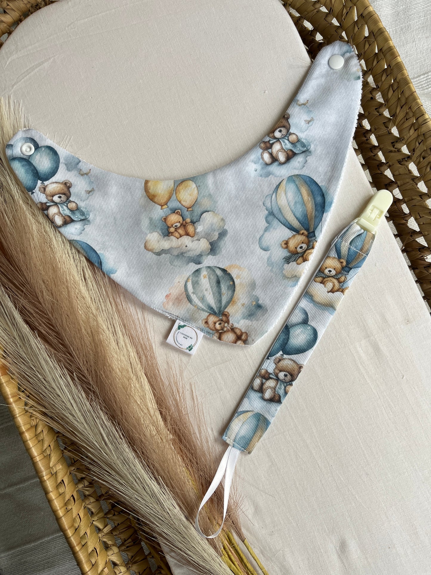 Conjunto de babete e prende chucha bebé personalizável