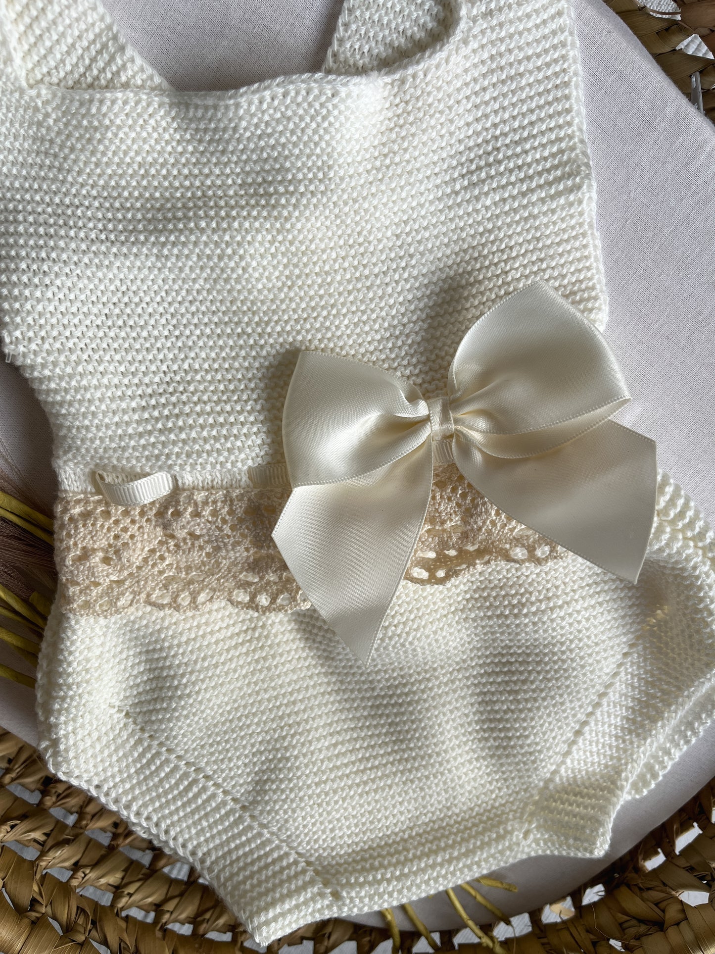 Conjunto de malha bebé 3 peças branco pérola