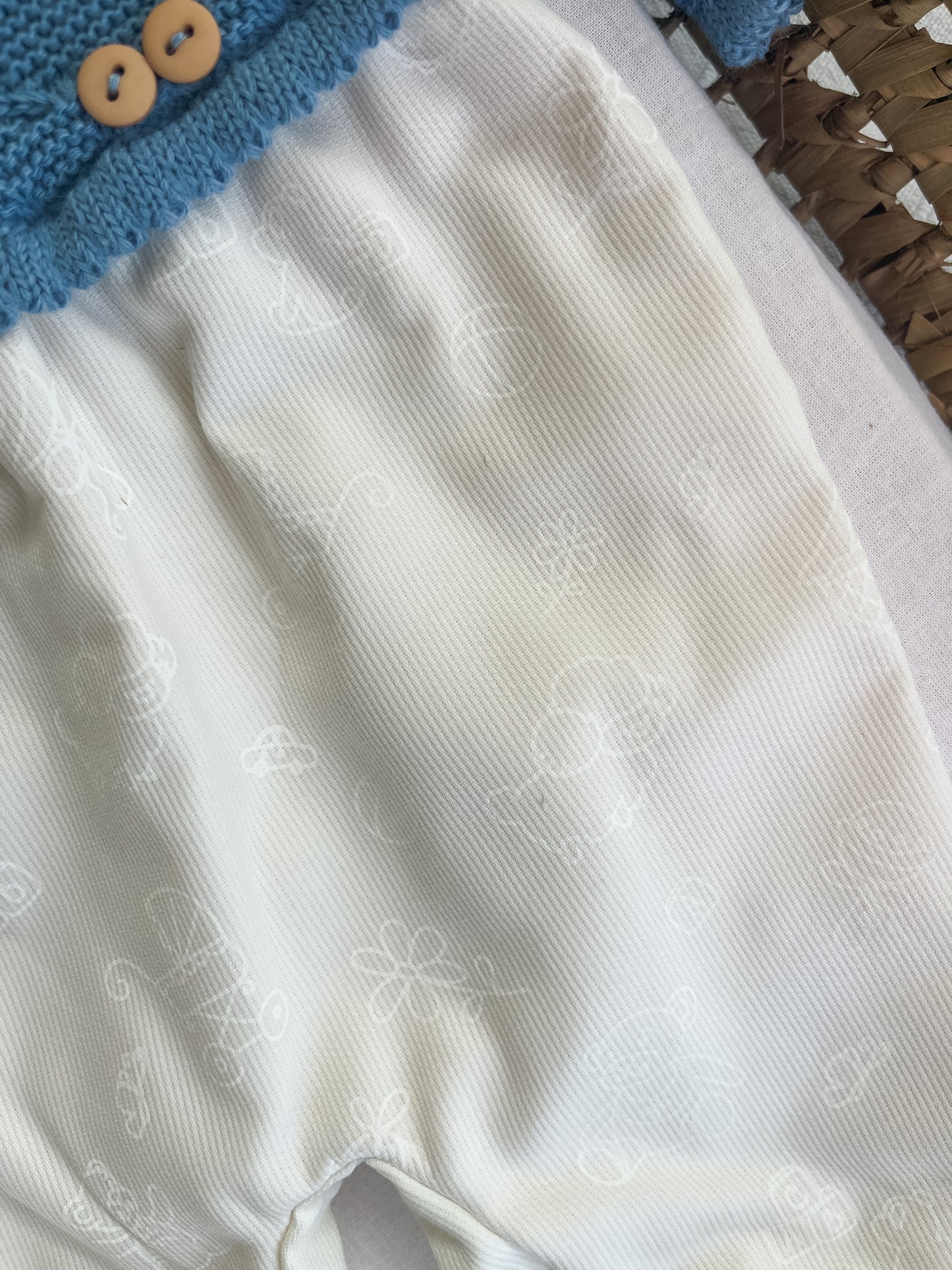 Conjunto de jardineira e gorro bebé