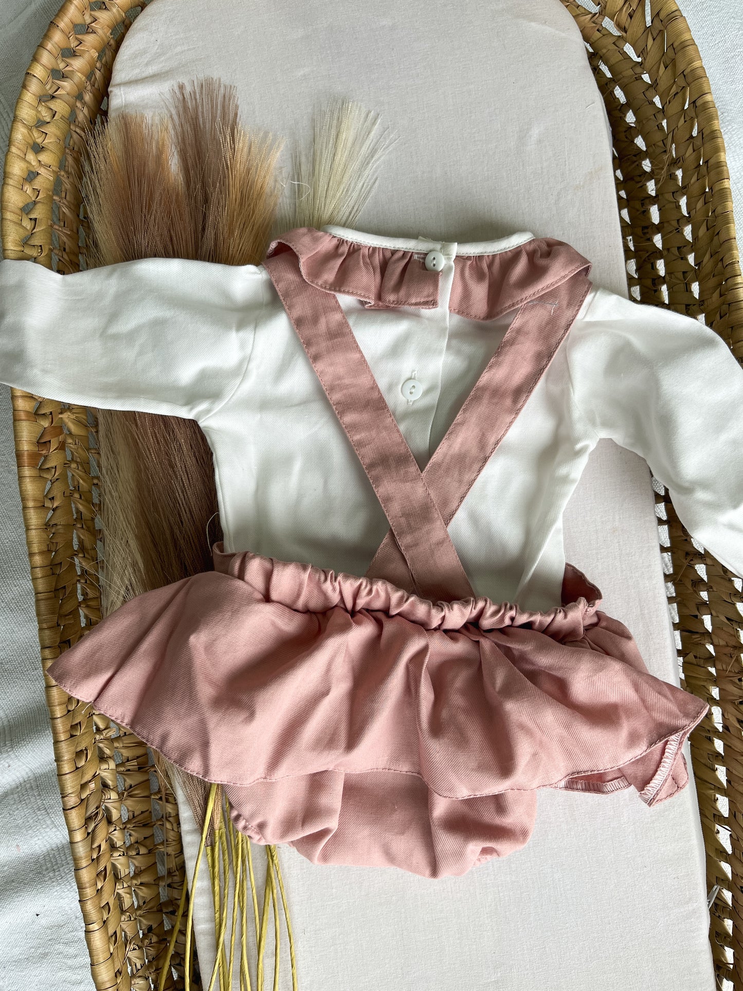 Conjunto de fofo/jardineira rosa com blusa bebé