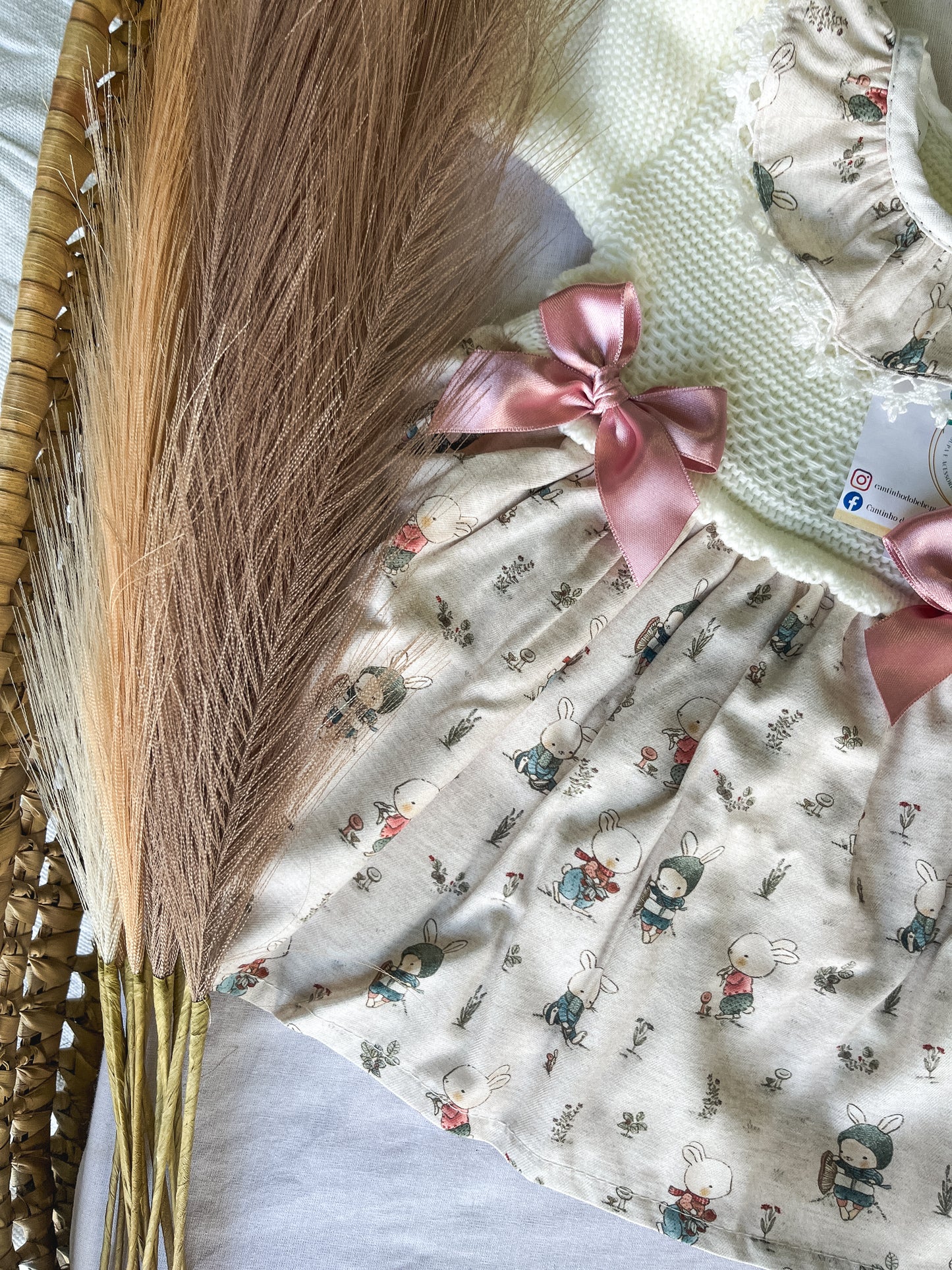 Conjunto de malha de 2 peças vestido e touca bebé menina