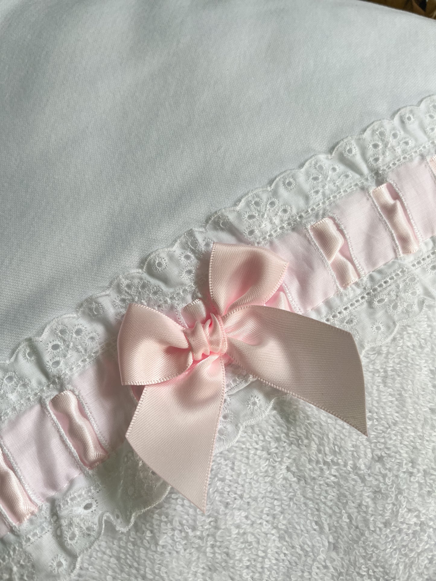 Toalha de banho bebé rosa personalizável com nome