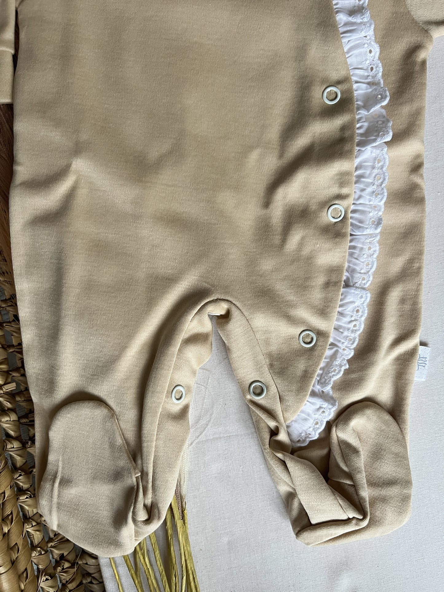 Babygrow de algodão bebé bege