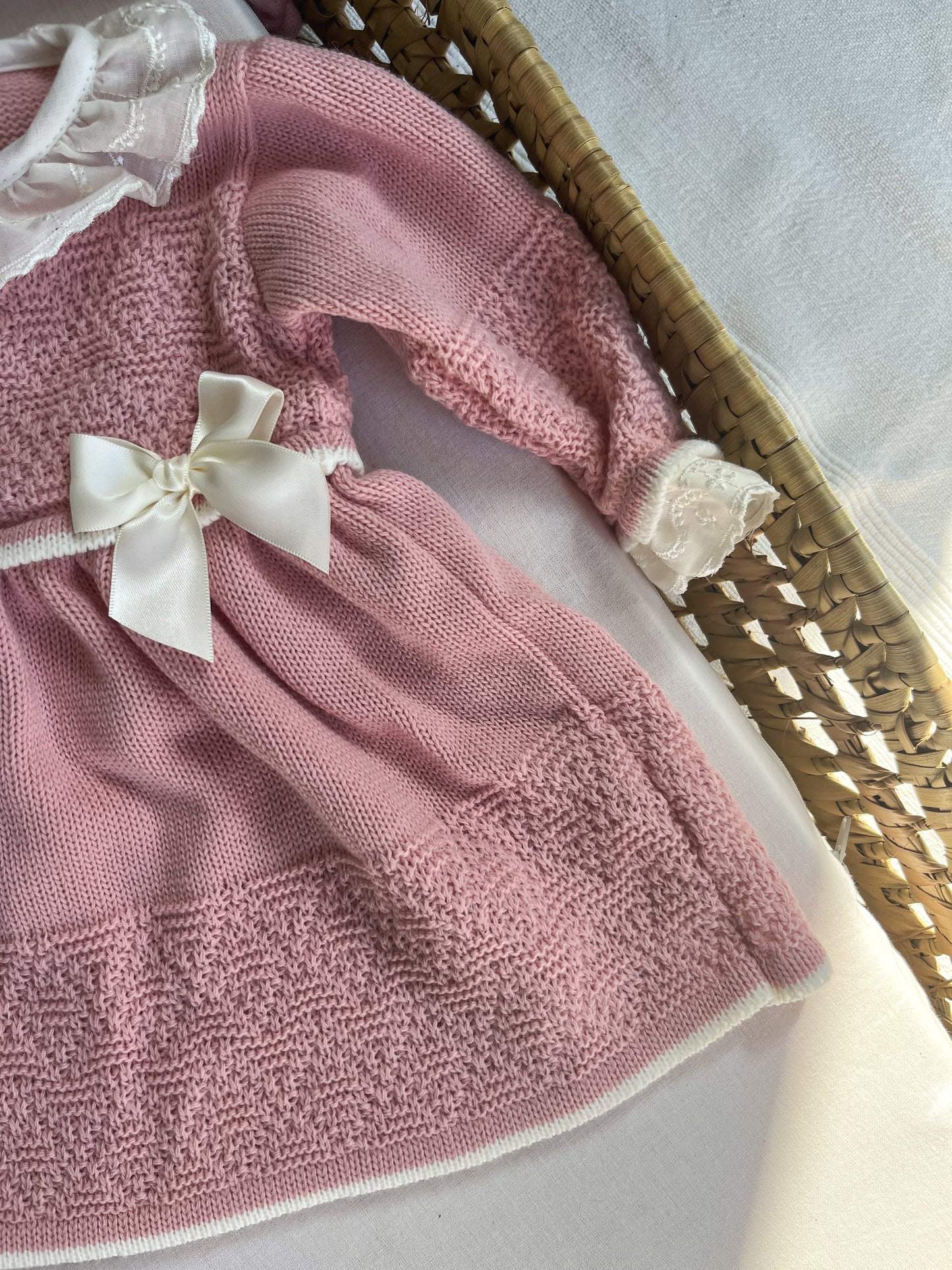 Conjunto de malha 2 peças vestido e touca rosa velho