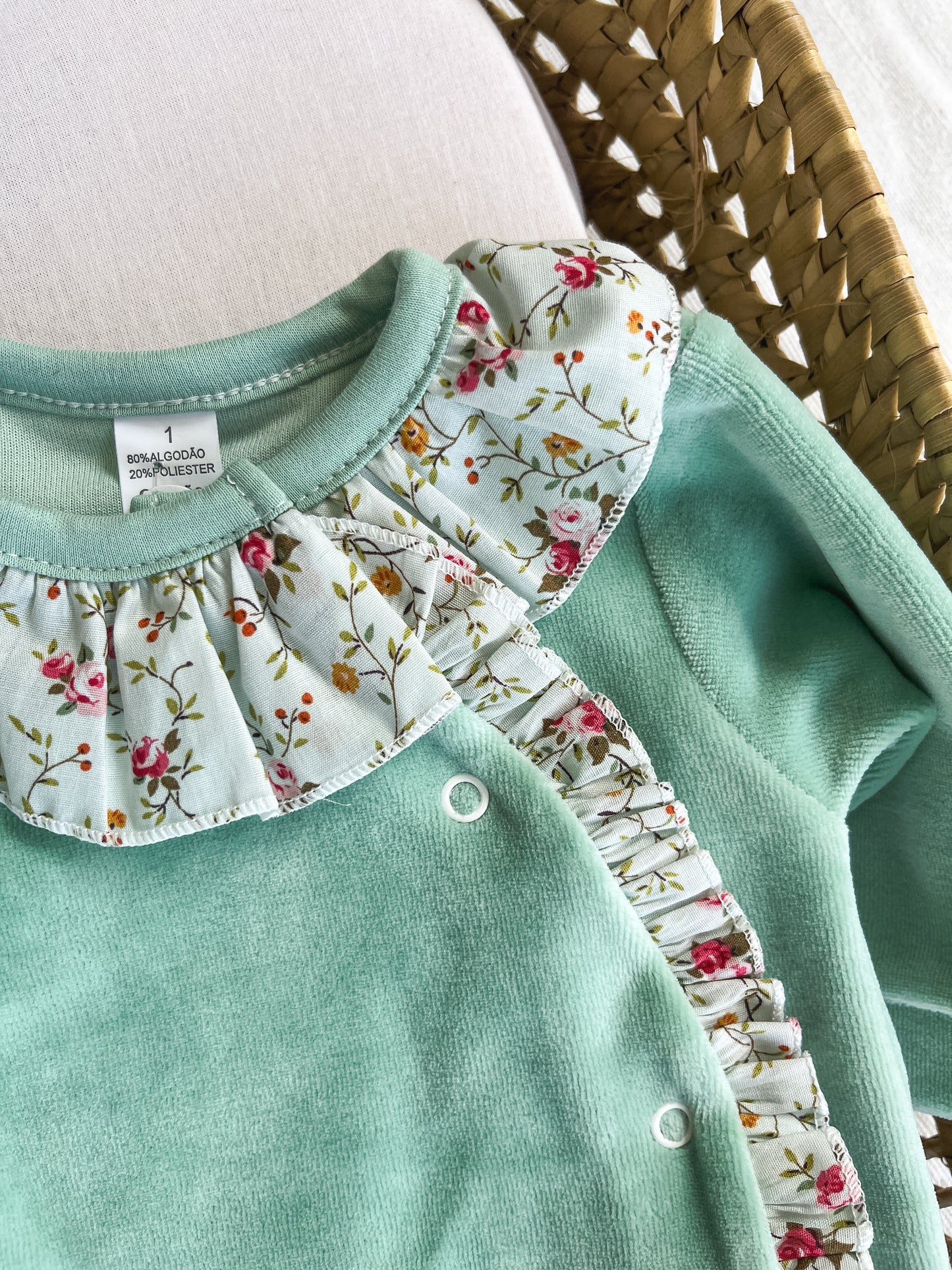 Babygrow de veludo bebé verde