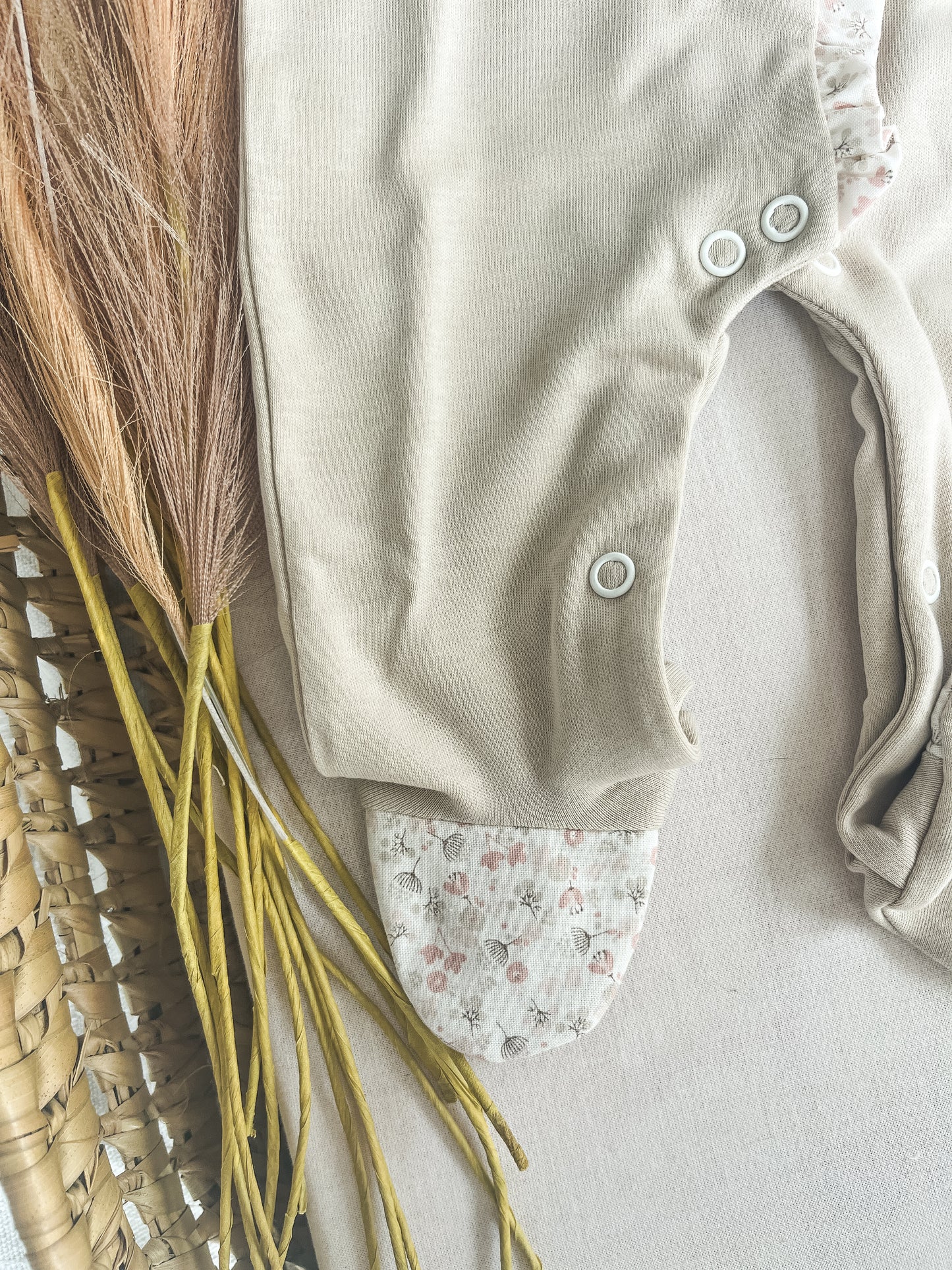 Babygrow de algodão bebé bege