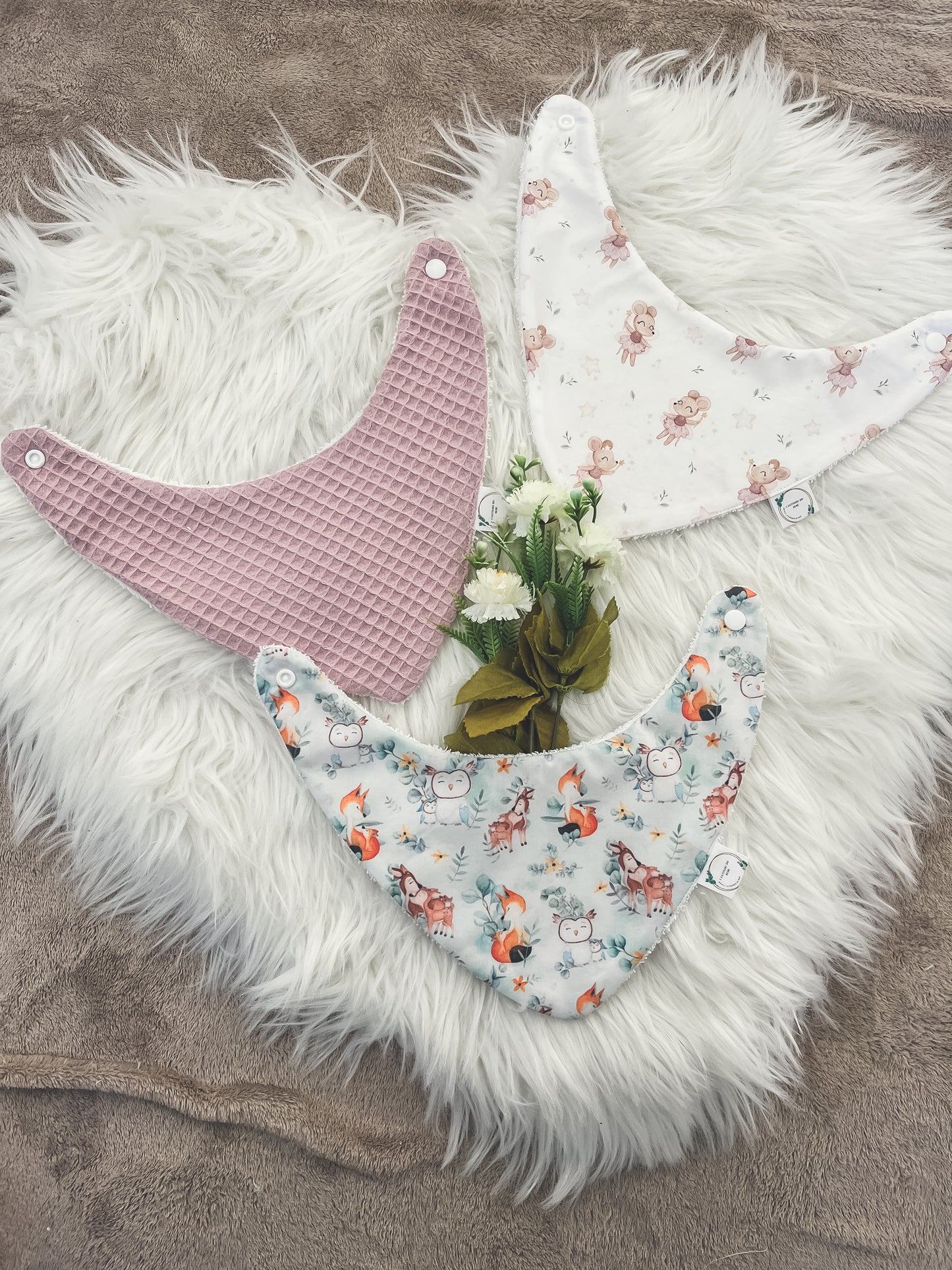 Pack de 3 babetes impermeáveis bandana personalizável com nome vários padrões