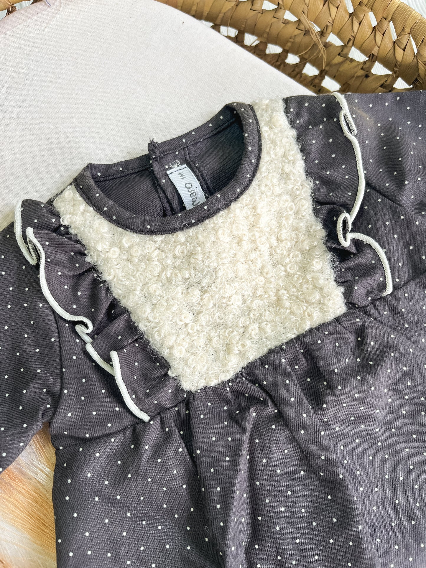Conjunto de vestido com tapa fralda bebé cinza com pelo