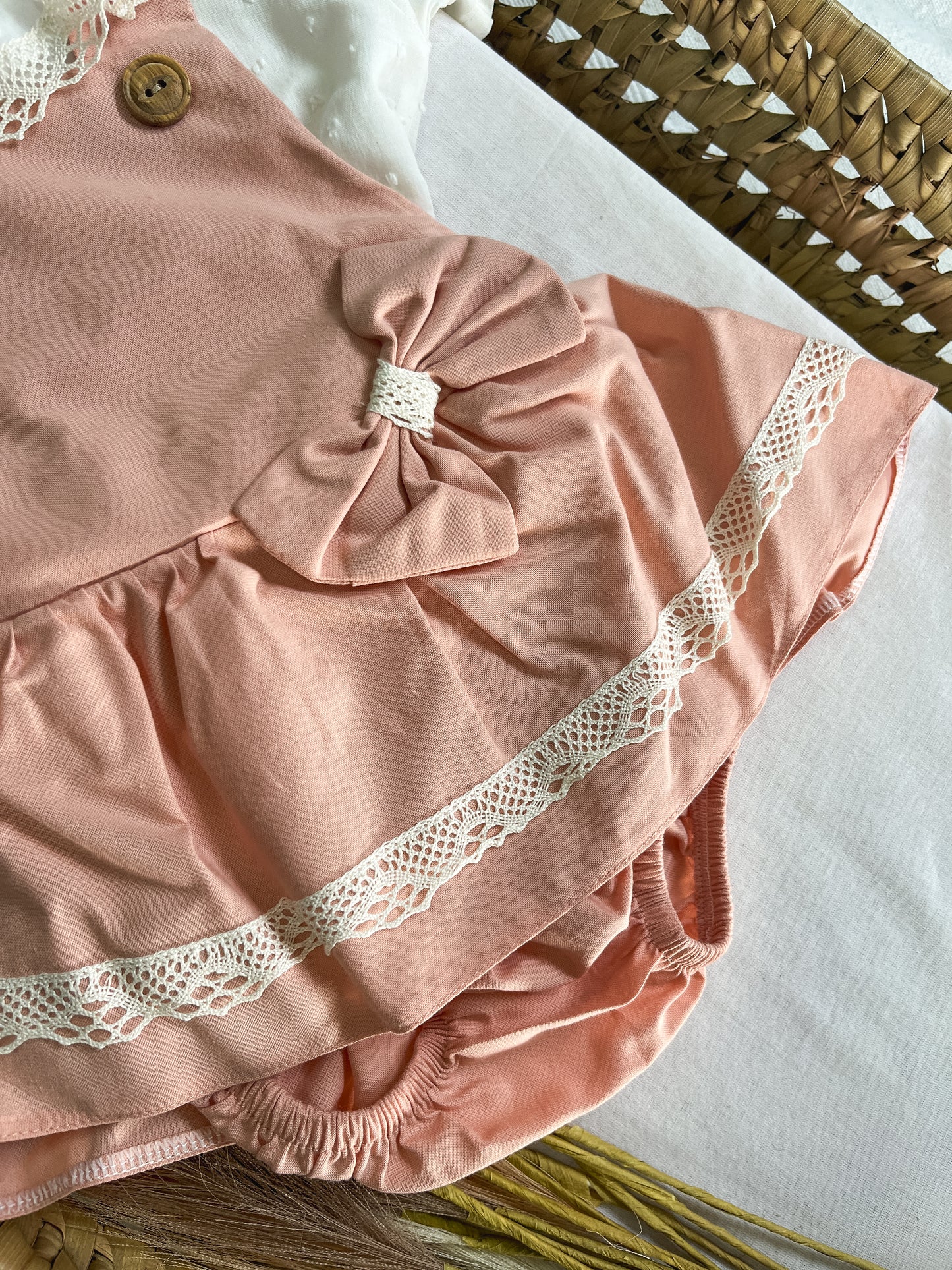 Conjunto de fofo/jardineira com blusa bebé rosa velho