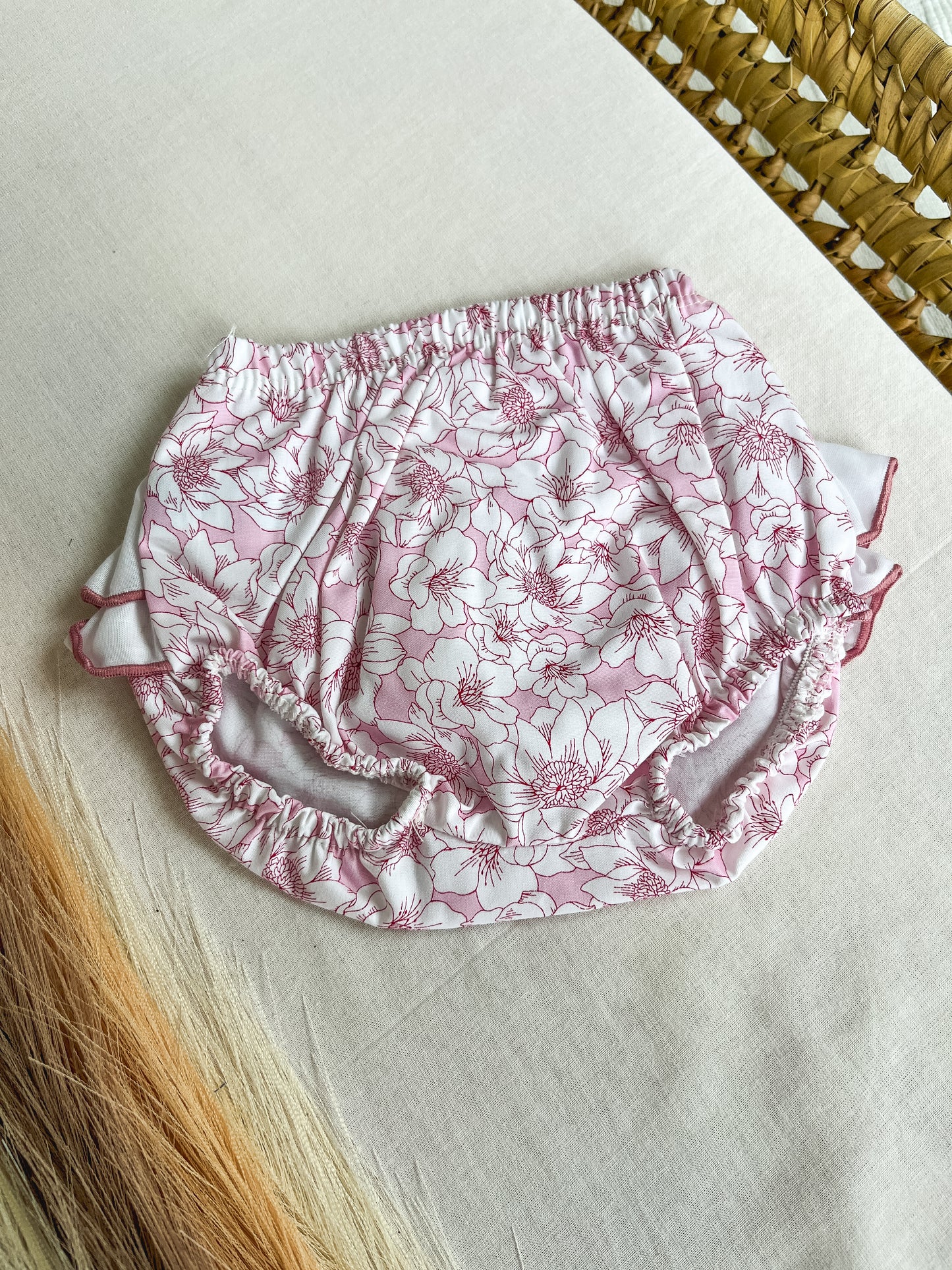 Tapa fralda com folho bebé menina rosa