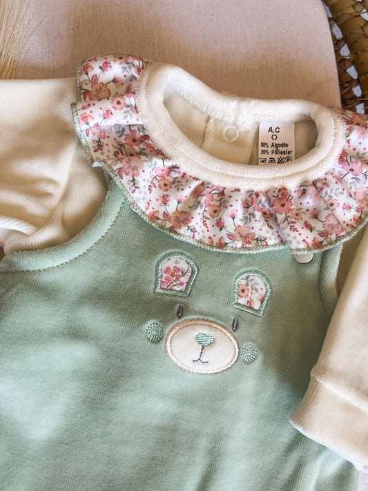 Conjunto de jardineira e camisola de veludo bebé verde