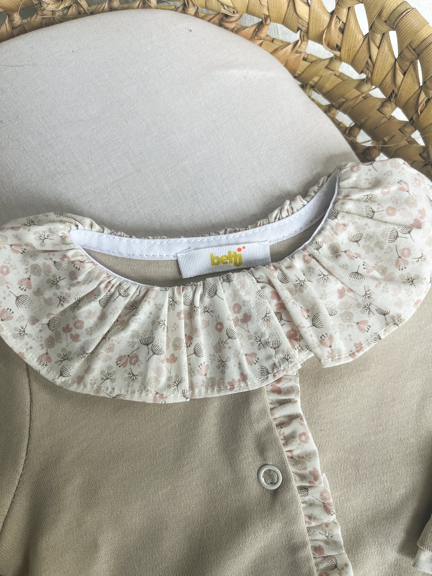 Babygrow de algodão bebé bege