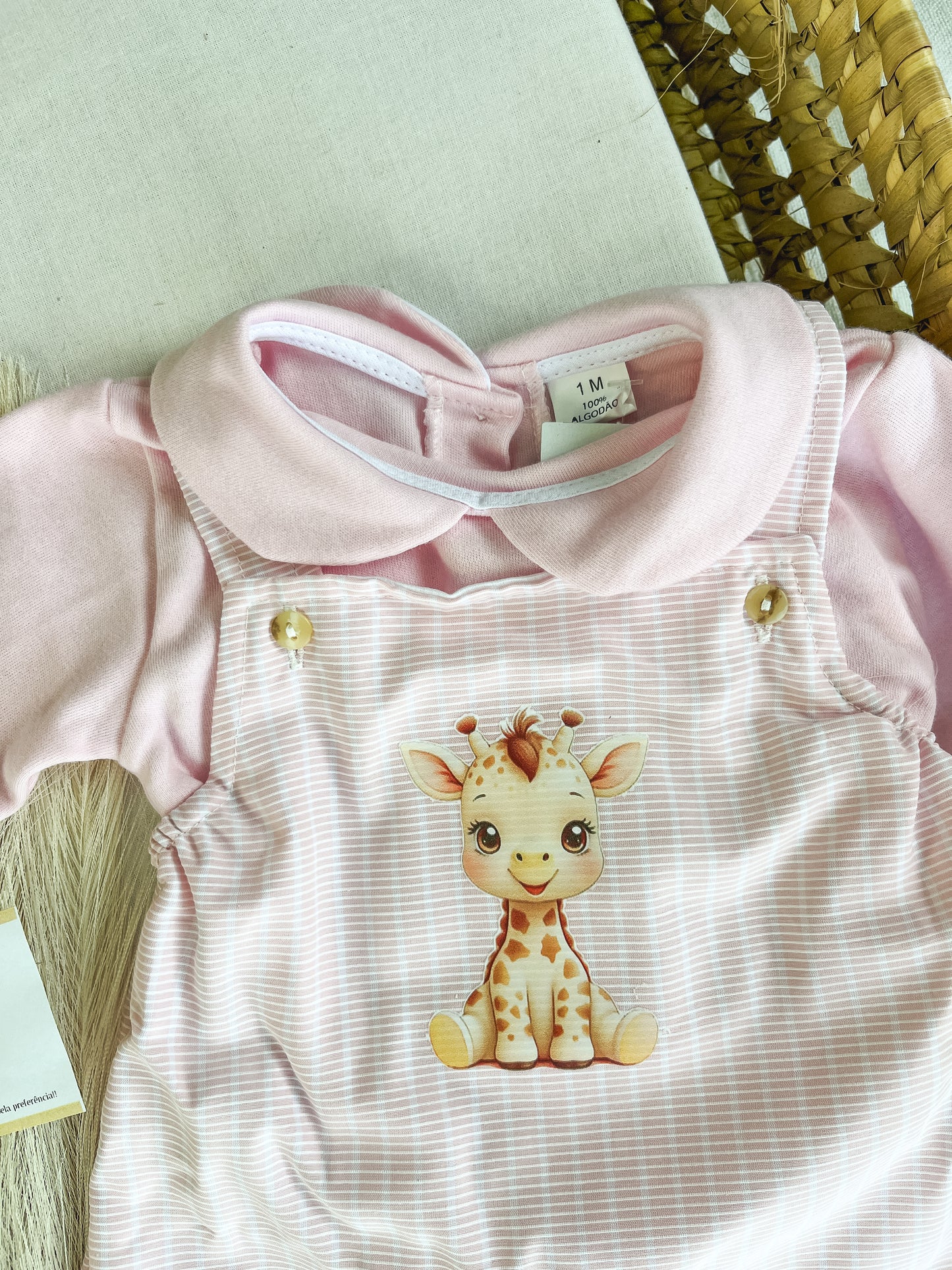 Conjunto de jardineira e camisola bebé rosa