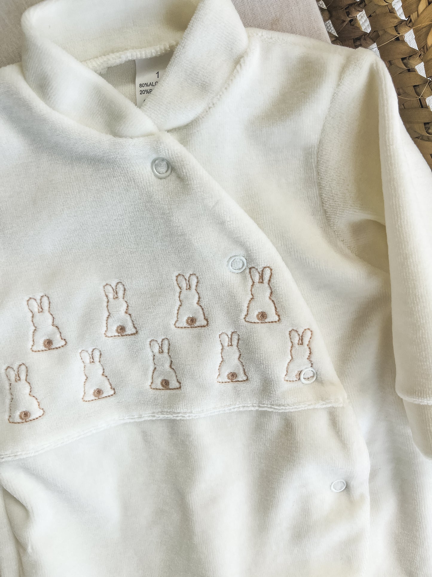 Babygrow de veludo branco pérola