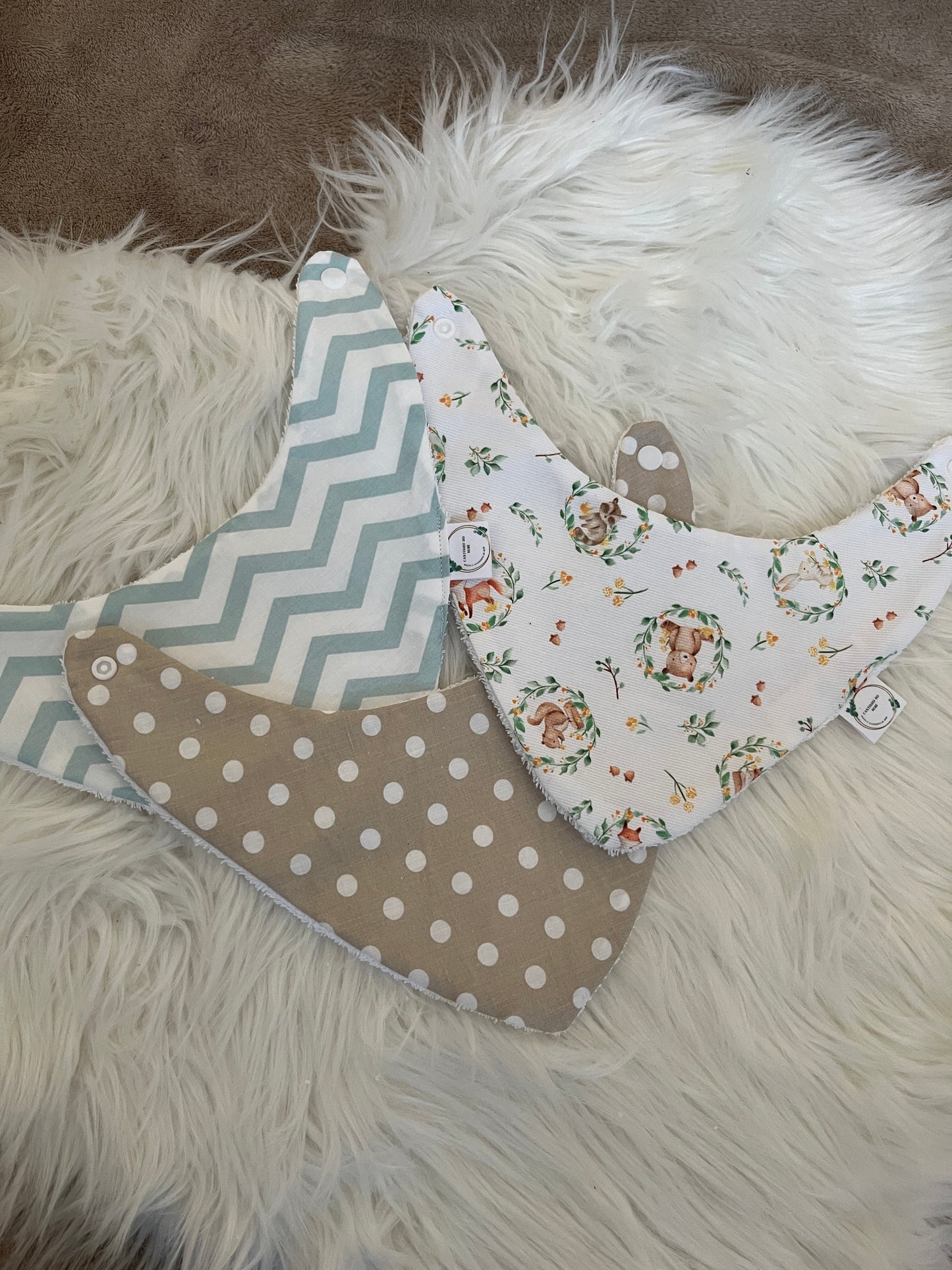 Pack de 3 babetes impermeáveis bandana personalizável com nome vários padrões
