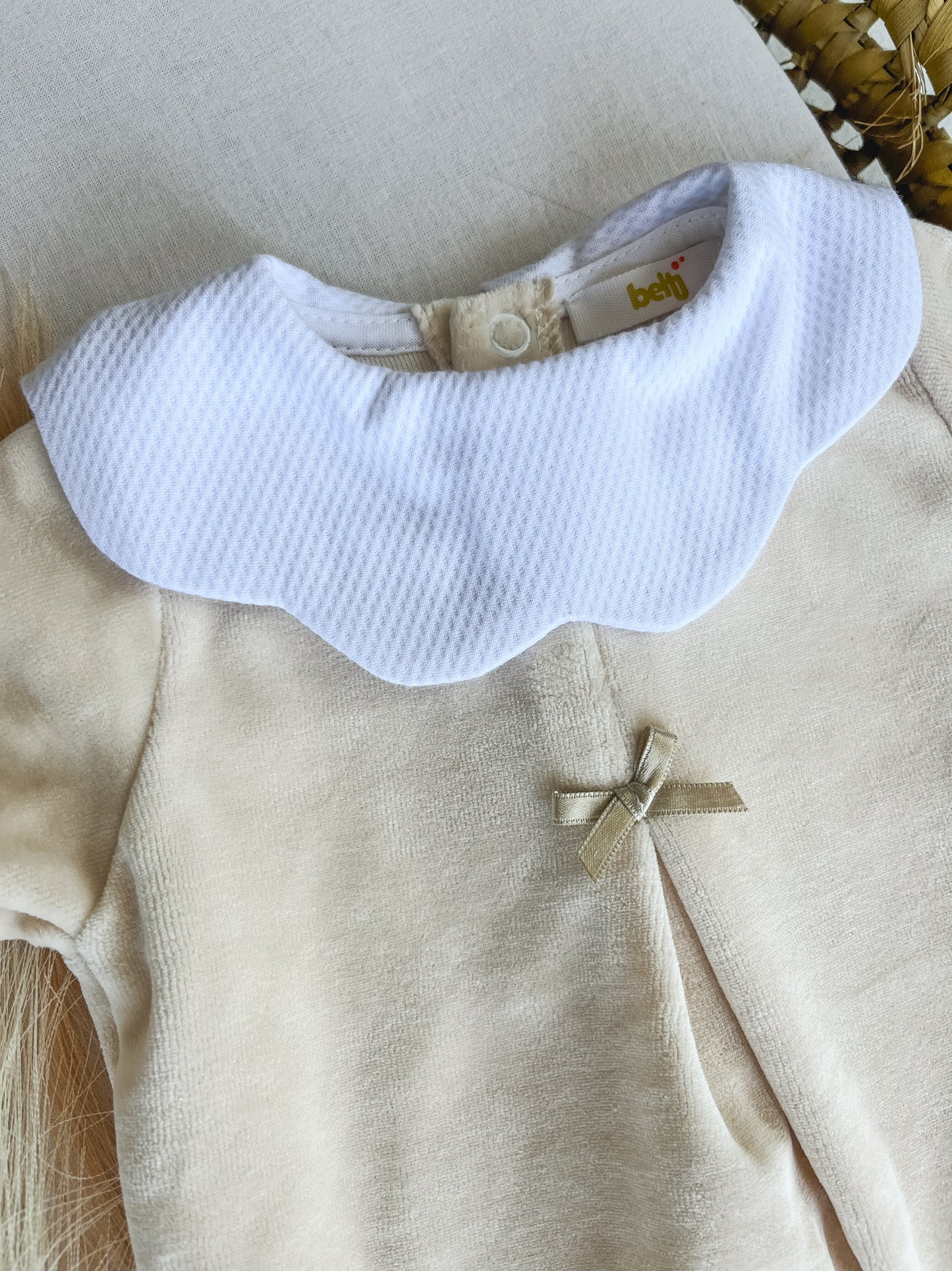 Babygrow de veludo bebé bege