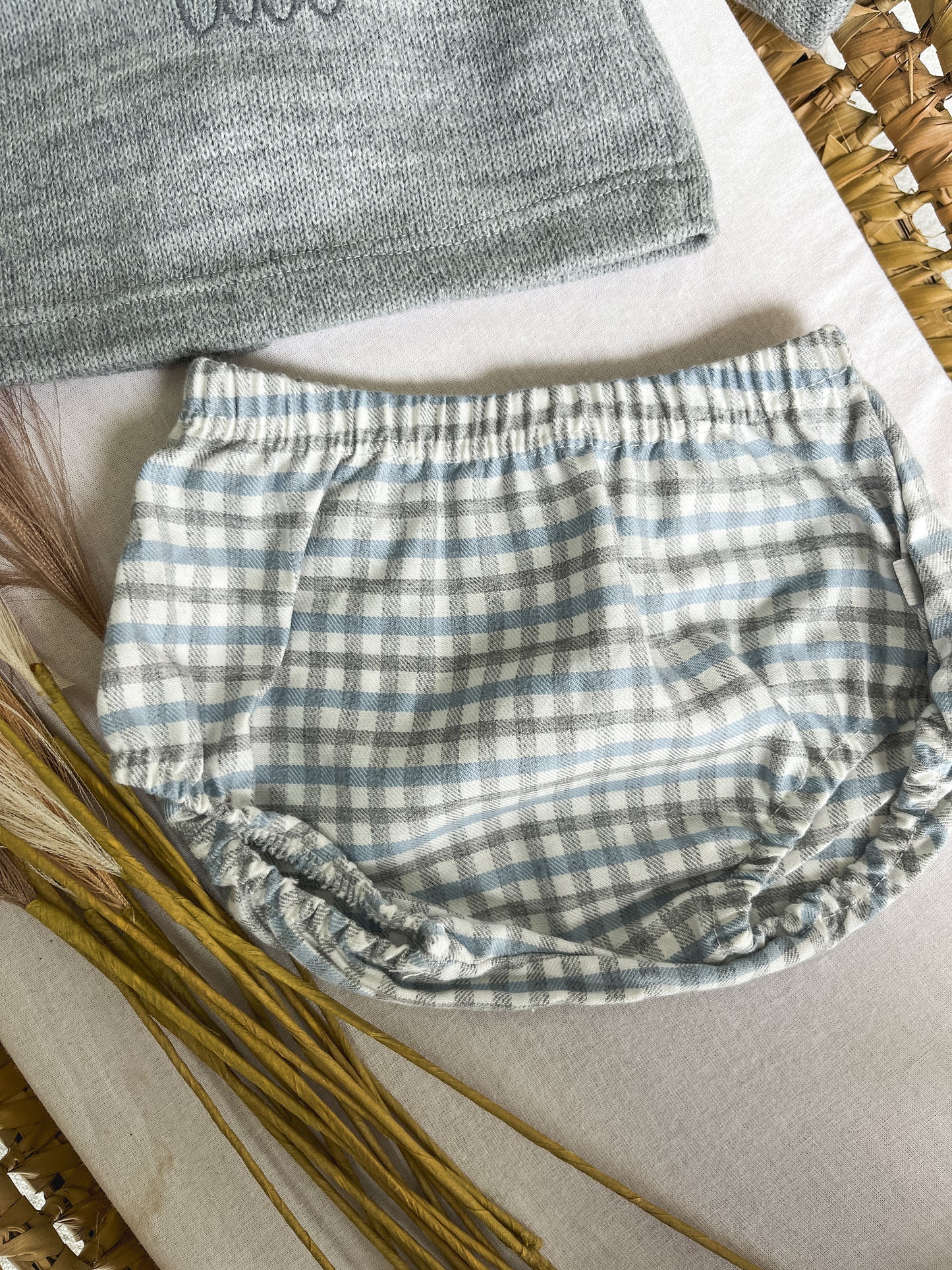 Conjunto de camisola e tapa fralda bebé cinza e azul