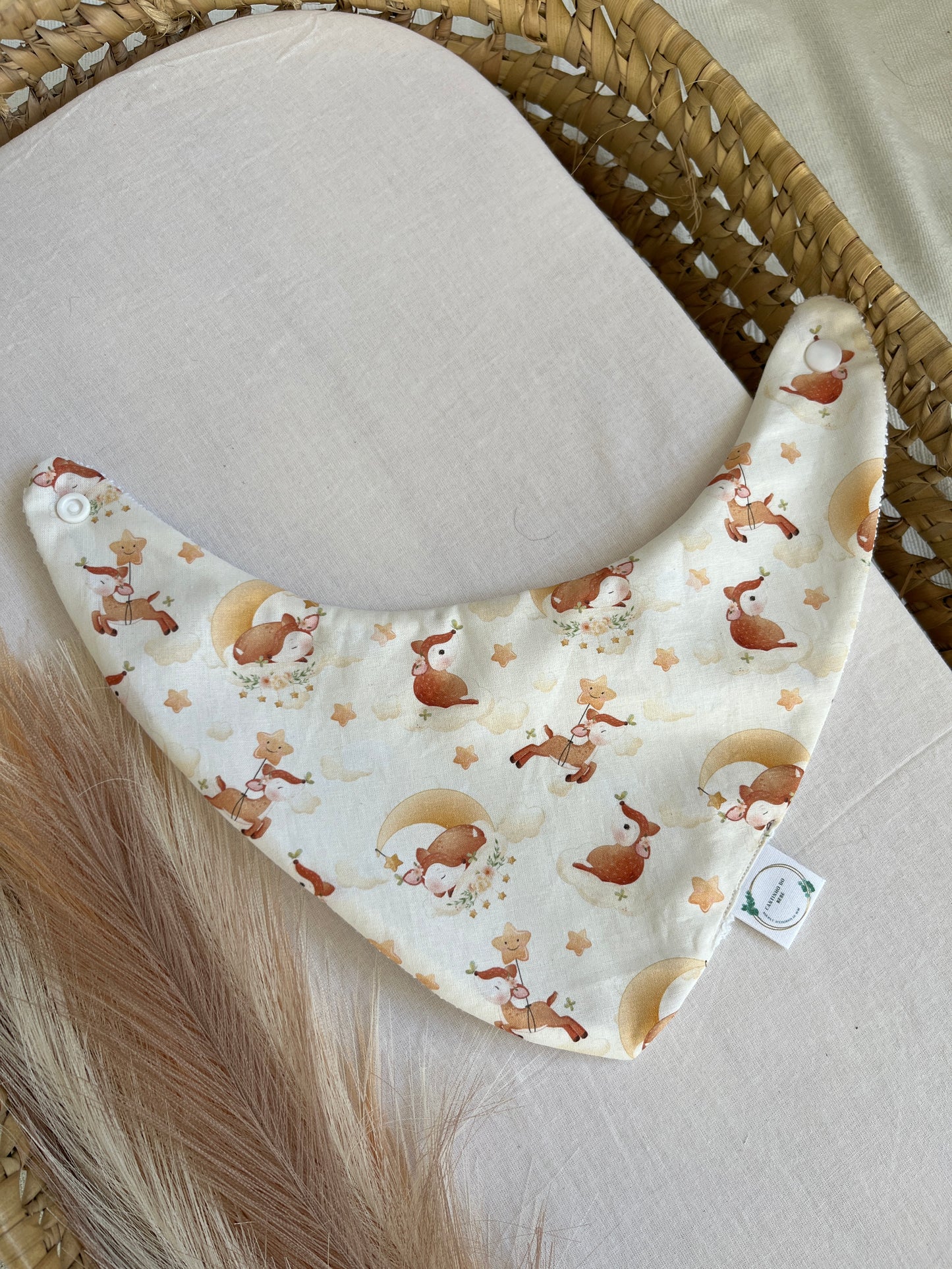 Babete bandana impermeável personalizável com nome vários padrões