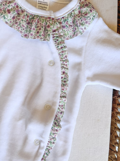 Babygrow de veludo bebé branco com flores personalizável com nome
