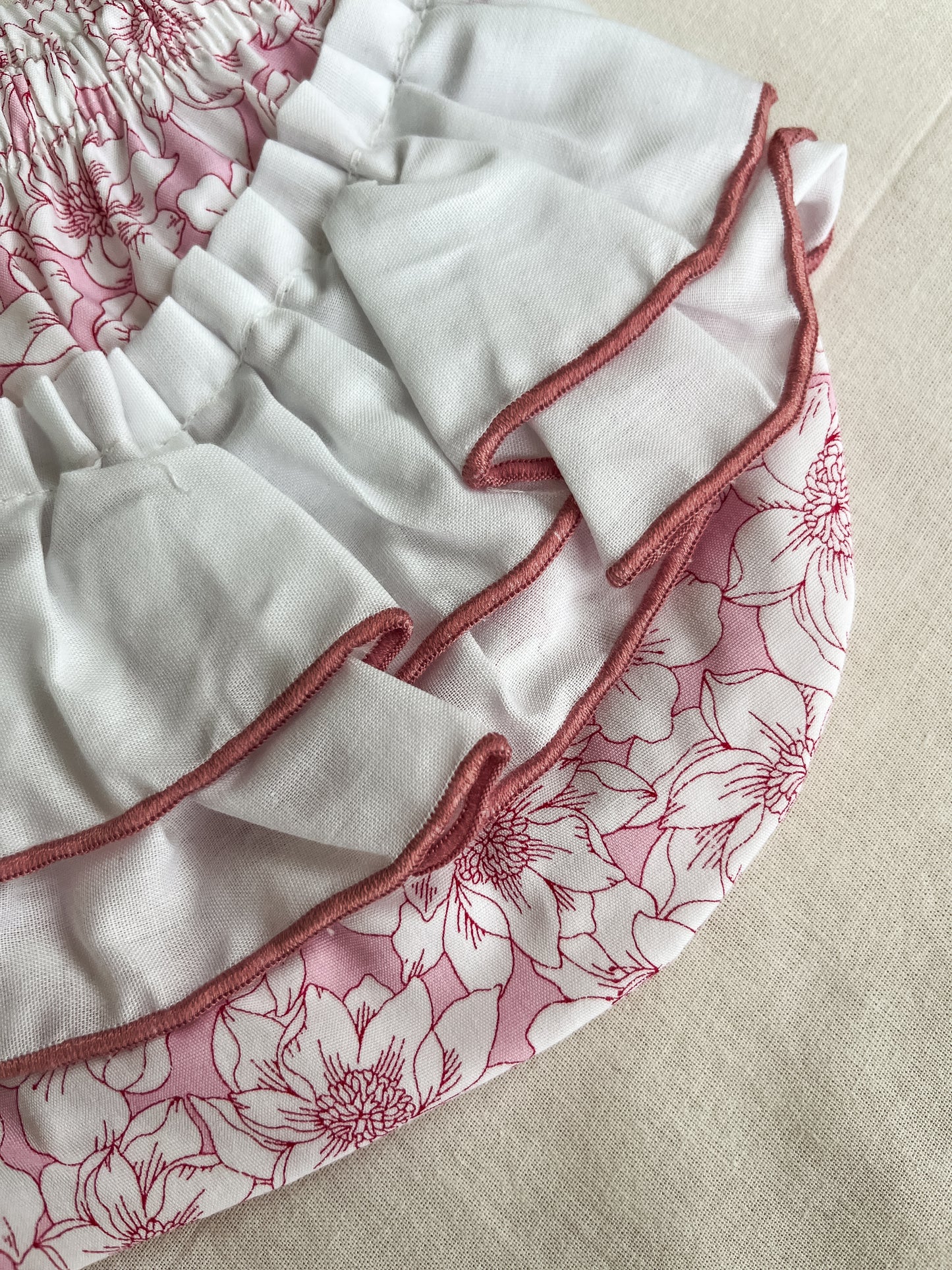 Tapa fralda com folho bebé menina rosa