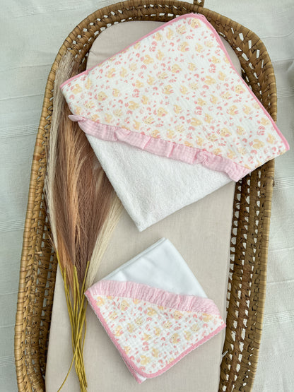 Conjunto de toalha de banho e fralda bebé rosa