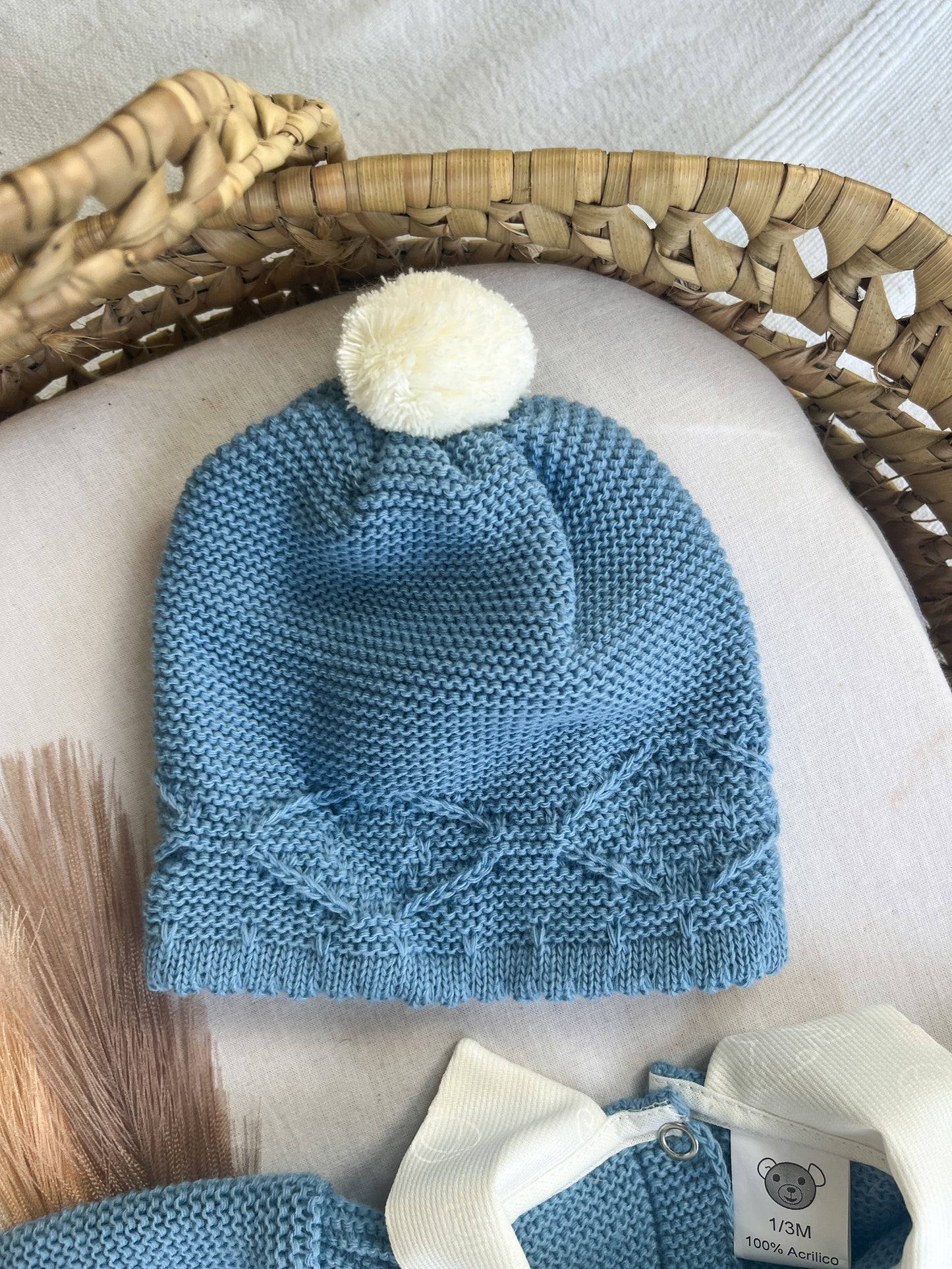 Conjunto de jardineira e gorro bebé
