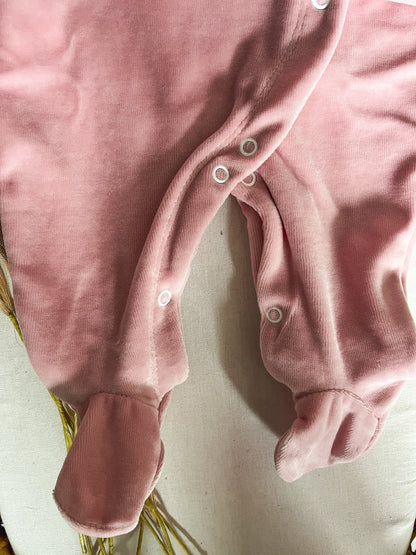 Babygrow de veludo bebé rosa velho personalizável com nome