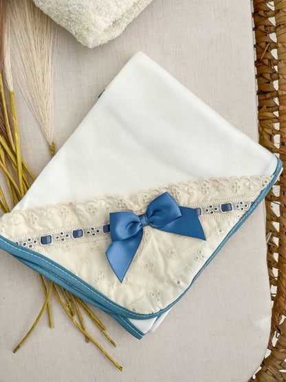 Conjunto de toalha e fralda bebé azul personalizável