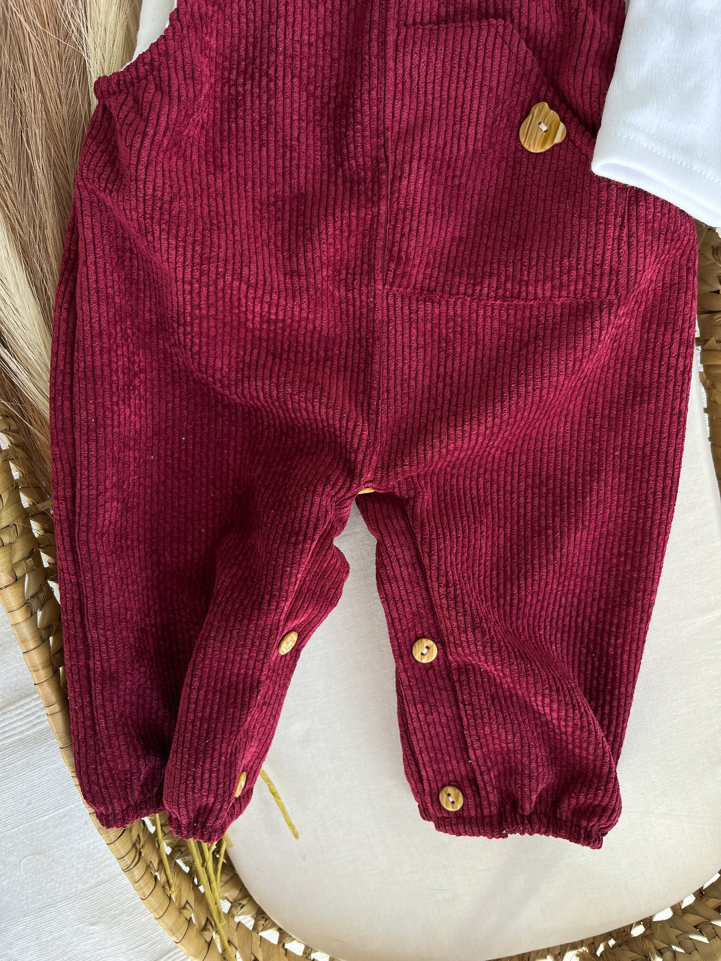 Conjunto de jardineira com camisola bebé menino bordô
