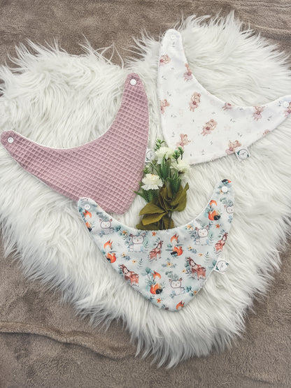 Babete bandana impermeável personalizável com nome vários padrões