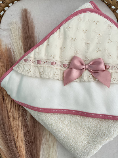 Conjunto de toalha e fralda bebé rosa personalizável