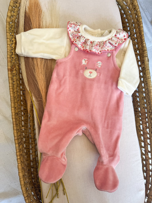 Conjunto de jardineira e camisola de veludo bebé rosa