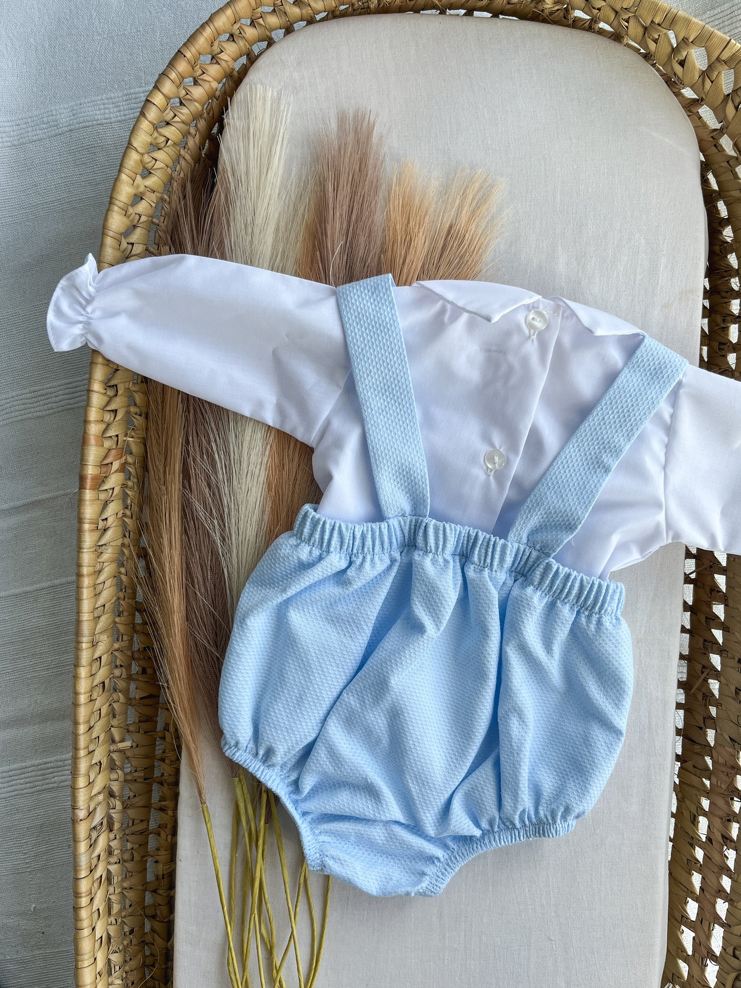 Conjunto de fofo/jardineira e camisa azul
