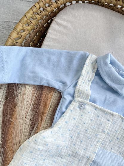 Conjunto de jardineira e camisola bebé azul