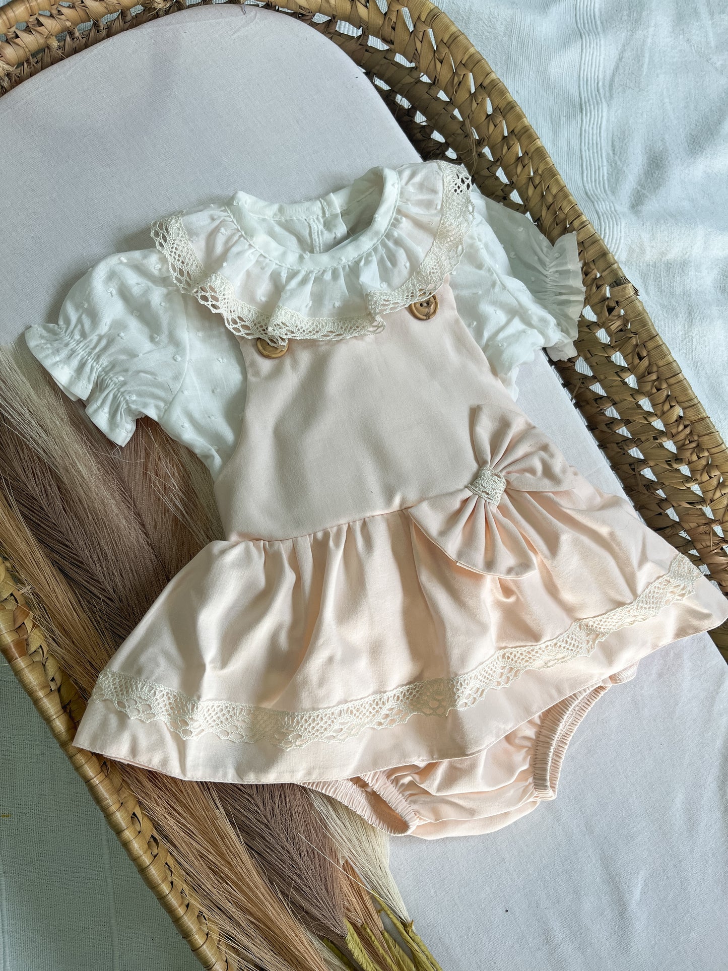 Conjunto de fofo/jardineira com blusa bebé rosa