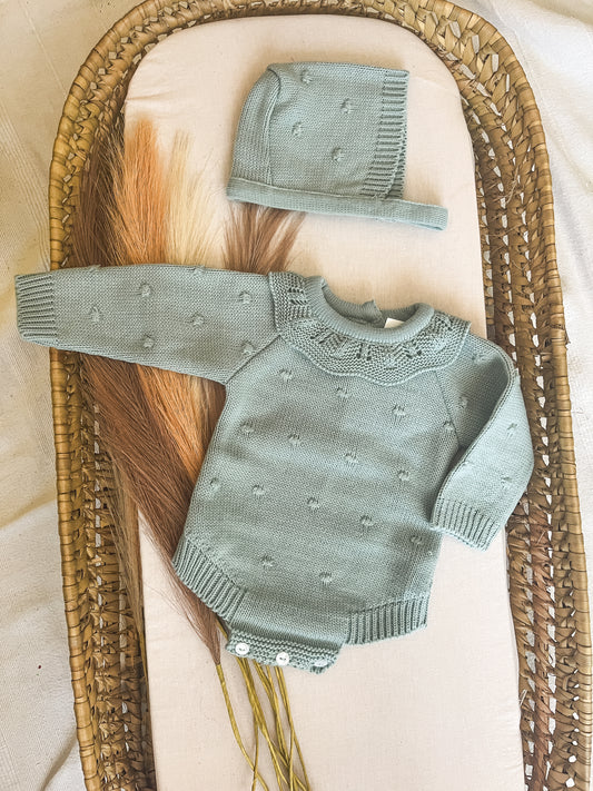 Conjunto de malha fofo e touca bebé verde