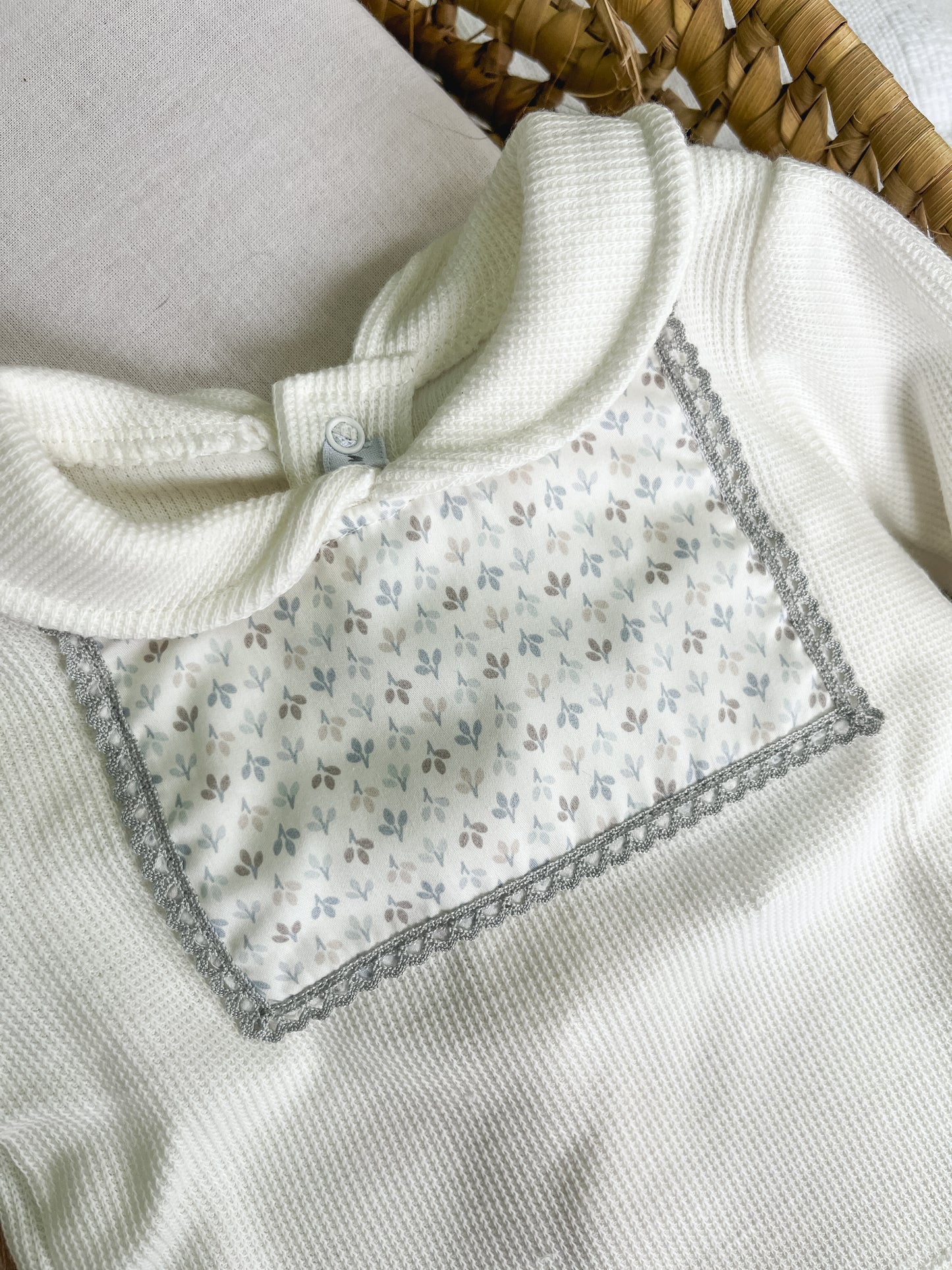 Conjunto de camisola com tapa fralda bebé azul