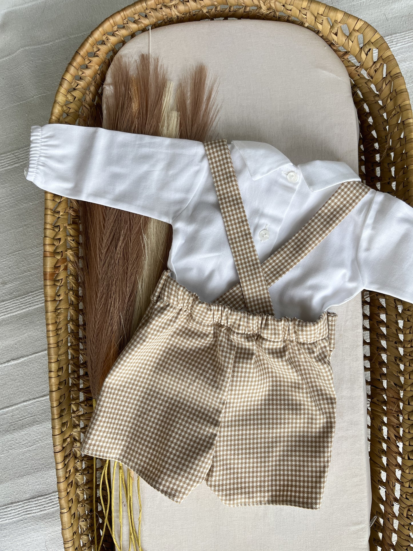 Conjunto de jardineira com camisola bebé menino bege