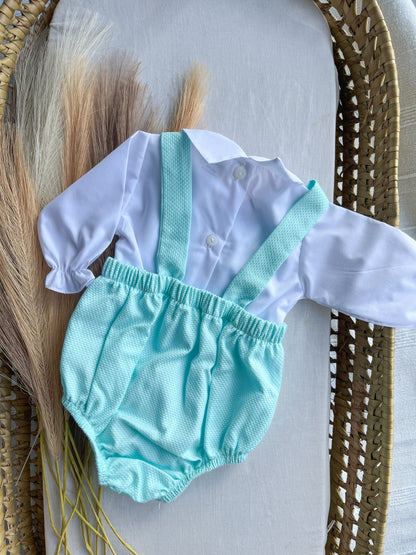 Conjunto de fofo/jardineira e camisa verde água